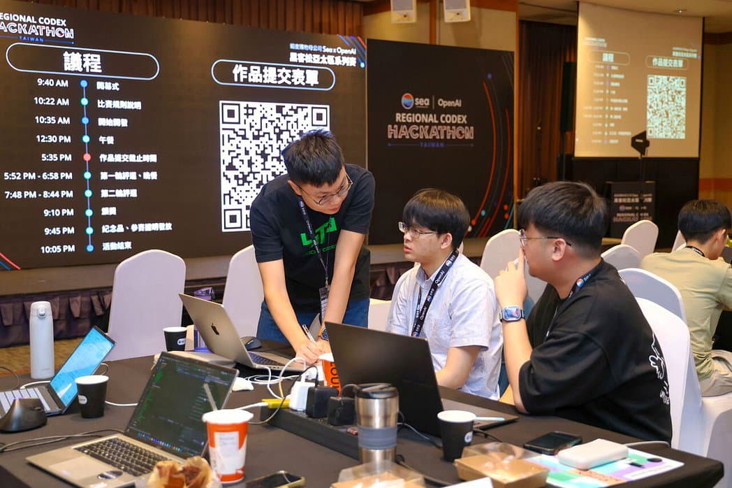 TurnDeal 團隊在蝦皮購物母公司 Sea × OpenAI 黑客松亞太區系列賽台灣站現場開發原型